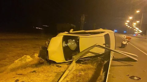 Siirt'te Ticari Araç Takla Attı