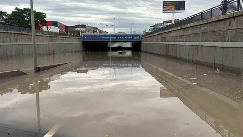 Ankara'da Alt Geçidi Su Bastı