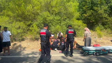 Manavgat’ta Römork Üzerindeki Botlar Devrildi