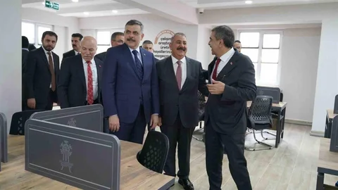 Palandöken Belediyesi'ne Bakanlardan Övgü