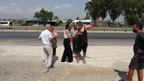 Antalya'da Otomobil ve Motosiklet Çarpıştı