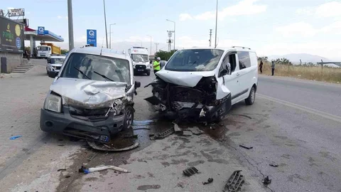 Malatya'da İki Araç Çarpıştı