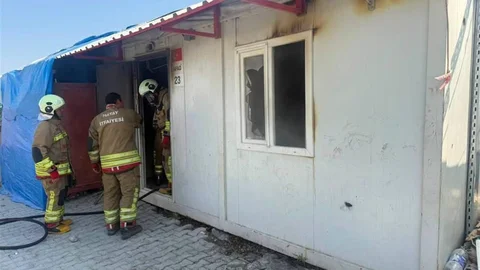 Antakya'da Konteyner Kent Yangını Kontrol Altında