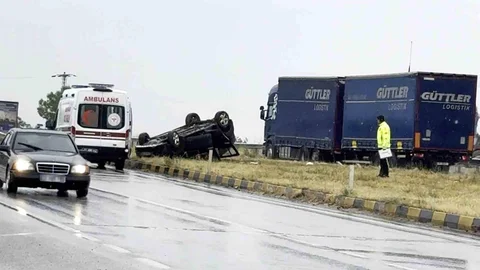 Tosya'da Takla Atan Araçta İki Yaralı