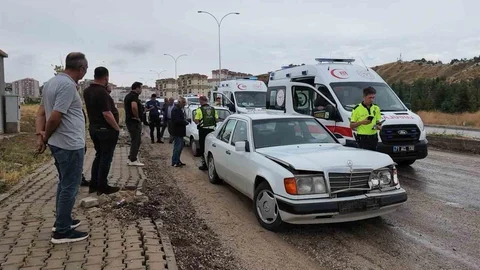 Kırıkkale'de Otomobil Kazası: 3 Yaralı