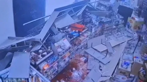 Muğla'da Kontrolden Çıkan Araç Marketi Vurdu