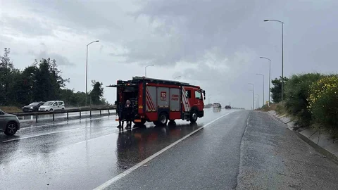 Çekmeköy'de Ambulans Devrildi