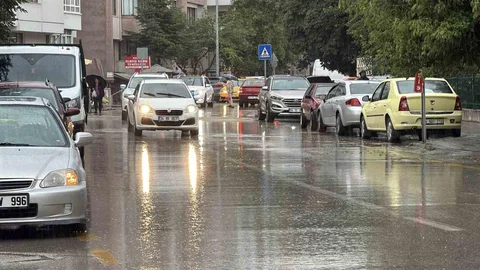 Bolu'da Sağanak Yağış Etkili Oldu