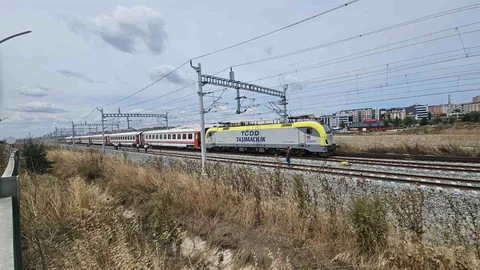 Çerkezköy'de Yolcu Treni Raydan Çıktı