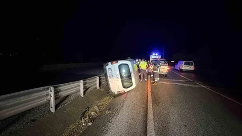 D100'de Araç Devrildi, Sürücü Kayboldu