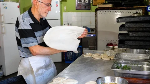 Antalya'da 69 Yıldır Börekçilik Yapıyor