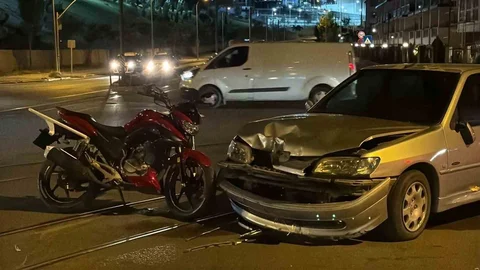 Eskişehir'de Trafik Kazası: İki Yaralı
