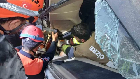 Şırnak'ta Tır Devrildi, 1 Kişi Yaralandı