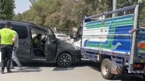 Mardin'de Trafik Kazası Güvenlik Kamerasında