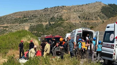 Antalya'da Uçuruma Yuvarlanan Araçta 5 Kişi Hayatını Kaybetti
