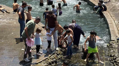 Diyarbakır'da Çocuklar Sıcak Havada Anzele'ye Gidiyor