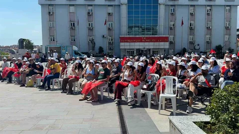 Bahçelievler'de Voleybol Takımı'nın Zaferi Kutlandı