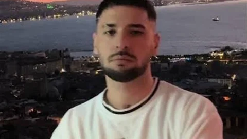 Erol Can Güncü Sahnedeyken Gözaltına Alındı