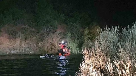 Tunceli'de Araç Munzur Nehri'ne Düştü