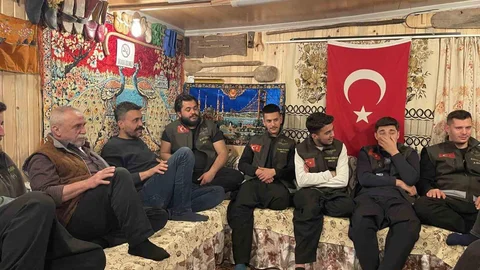 Osmaniye'de Ahşap Ev Buluşma Noktası Oldu