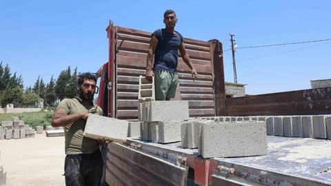 Hatay'da İkiz Kardeşlerden Briket Üretimi