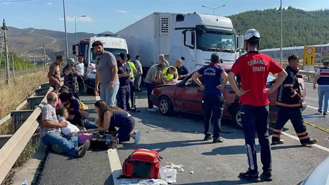 Sakarya'da İki Araç Çarpıştı