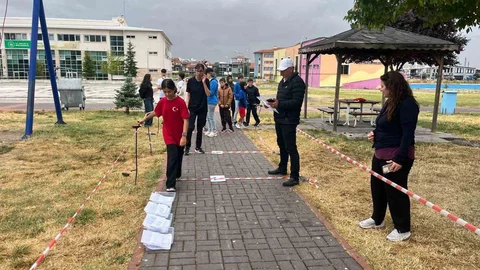 Kütahya'da Oryantiring Yarışması Yağmura Rağmen Devam Etti