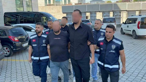Samsun'da Şüpheli Araçta Silah Ele Geçirildi