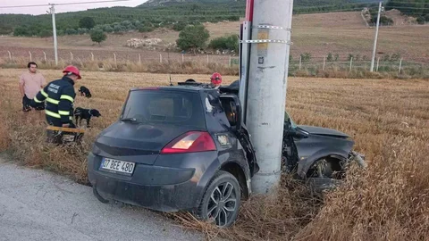 Burdur'da Otomobil Direğe Çarptı