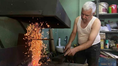 Sivas'ta Sıcaklarda Bıçak Üretimi