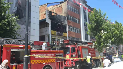 Van'da İş Yeri Yangını Korkuttu