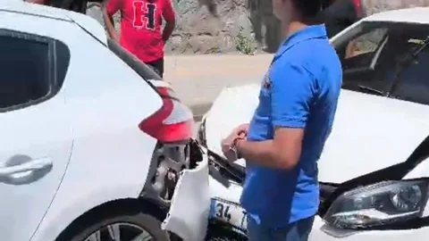 Bitlis'te Maddi Hasarlı Trafik Kazası