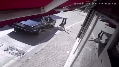 Bursa'da Yaya Otomobilin Çarpmasıyla Yaralandı
