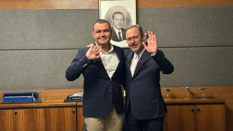 İzmirli Yüzücü Tuna Tunca'ya Tebrik Mesajı