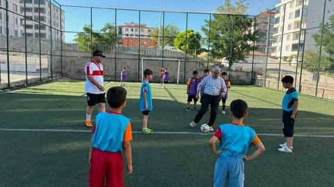 Besni'de Futbol Turnuvası Başladı