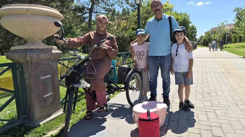 Eskişehir'de Minik Simitçiler Dikkat Çekti