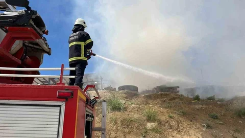 Kırıkhan'da Depo Yangını Gerçekleşti