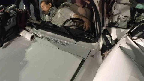 Gümüşhane'de Tırın Arkadan Çarptığı Otomobilde Kaza