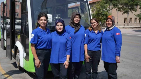 Niğde'de Kadın Şoförler Elektrikli Otobüs Kullanıyor