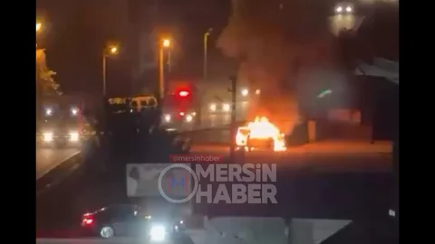 Mezitli'de Araç Yangını Korkuttu