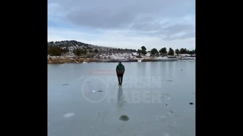 Mersin'de Gölet Buz Tutmuş Durumda