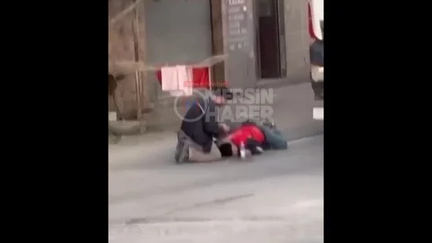 Mersin'de Kamyon Motosiklete Çarptı, Yaralı Var