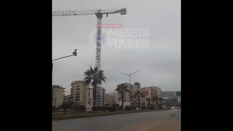 Mezitli'de Kule Vinç Tepkisi Yaşanıyor