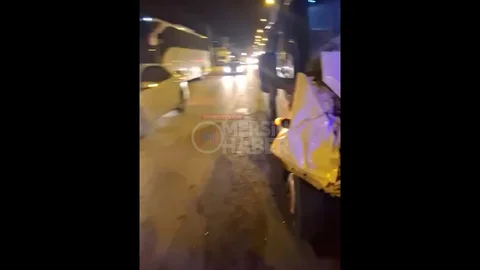 Kurdali'de İşçi Servisleri Çarpıştı: 2 Yaralı