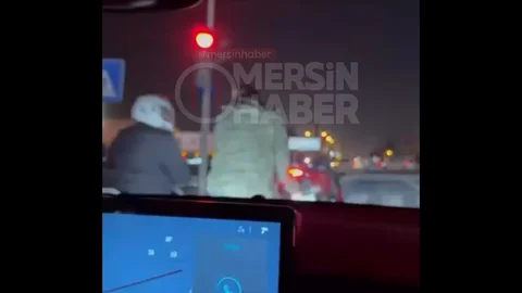 Mersin'de Motosiklet Sürücüsü Egzozda Isındı