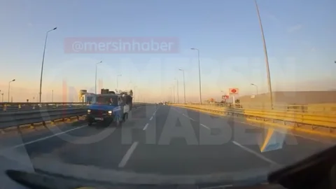 Az Kalsın Büyük Facia Oluyordu! Mersin'de Ters Yöne Giren Kamyonet Trafikte Zor Anlar Yaşattı