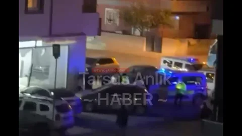 Tarsus'ta Otomobil Mobilya Mağazasına Girdi