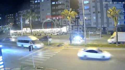 Mersin'de Zincirleme Trafik Kazası Görüntülendi