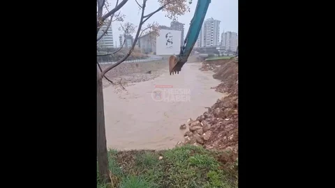 Mersin Mezitli'de Selin İzleri İçin Onarım Başladı