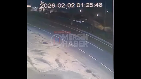 Mersin Silifke'de Kamyonet Tarlaya Uçtu